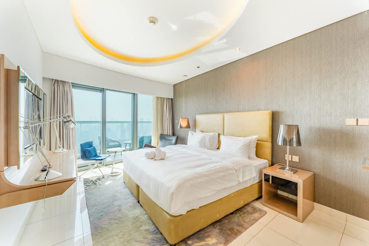 Luxury 3BR Apartment with Pool & Gym in Dubai - Image 26