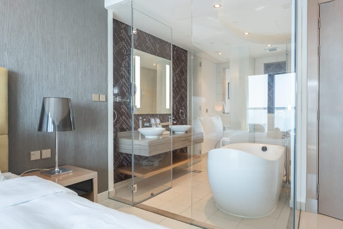Luxury 3BR Apartment with Pool & Gym in Dubai - Image 25