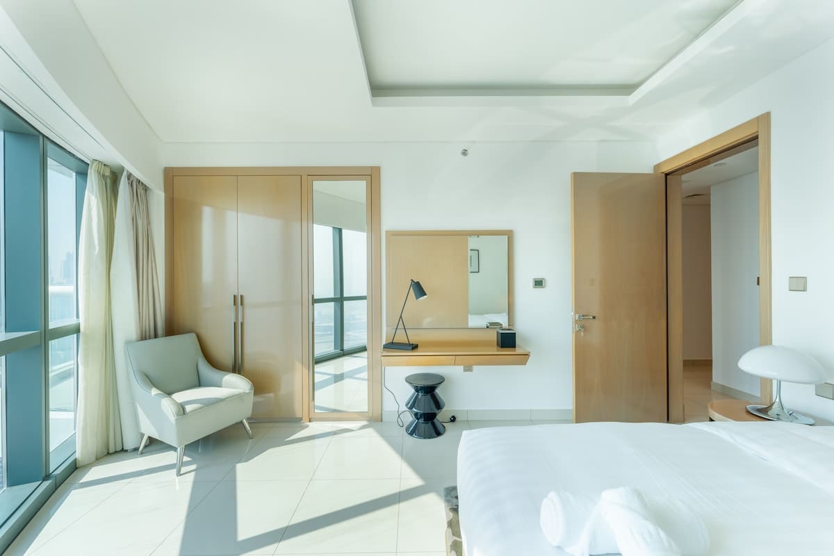 Luxury 3BR Apartment with Pool & Gym in Dubai - Image 14