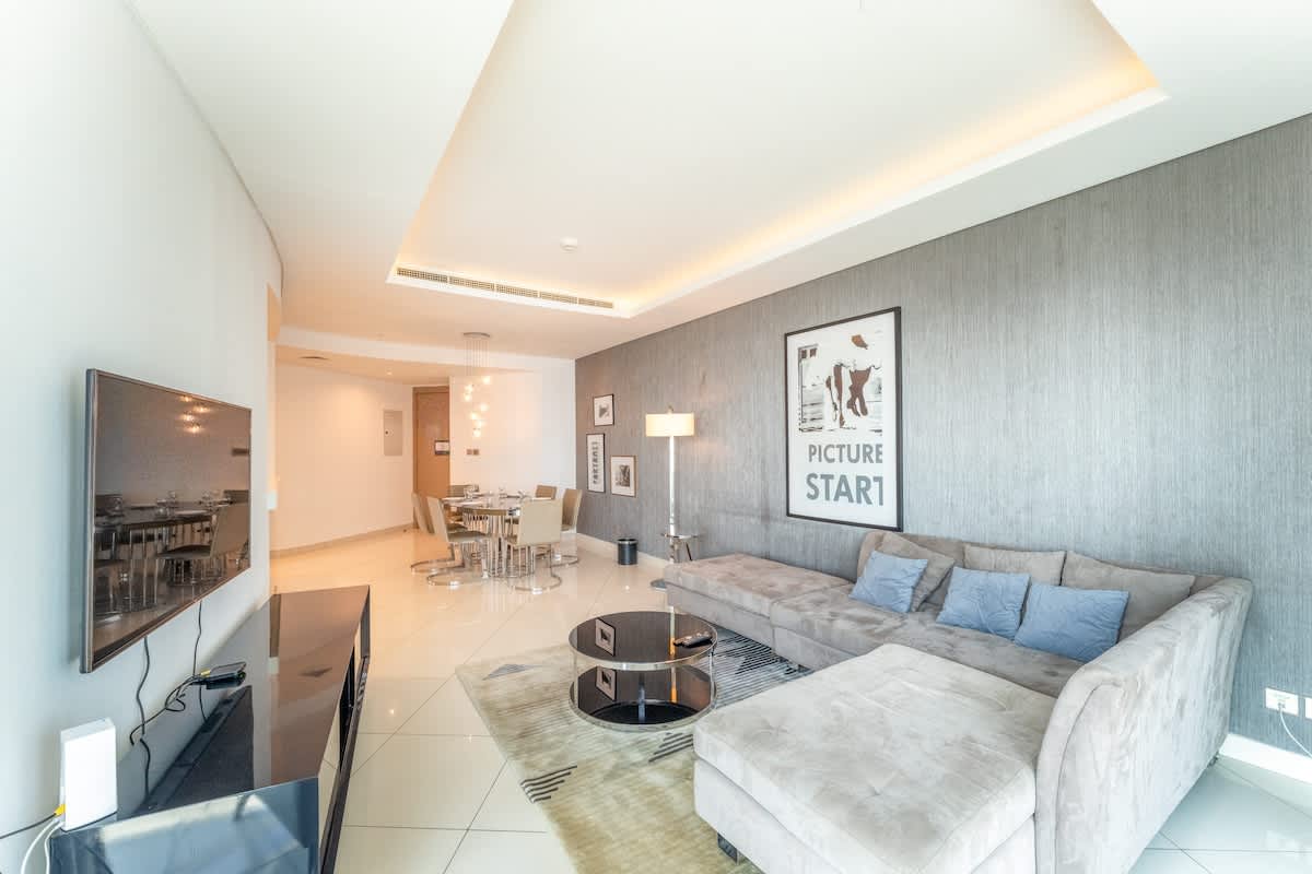Luxury 3BR Apartment with Pool & Gym in Dubai - Image 4