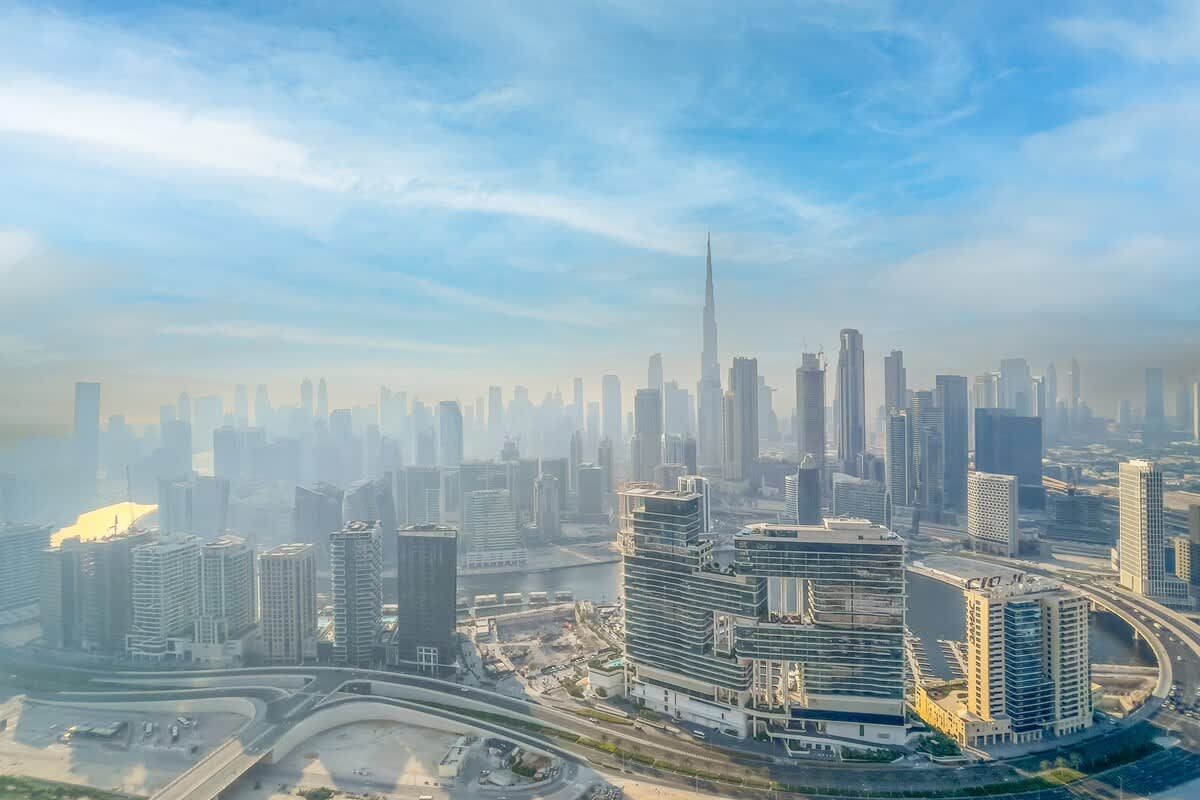 Luxury 3BR Apartment with Pool & Gym in Dubai - Image 1