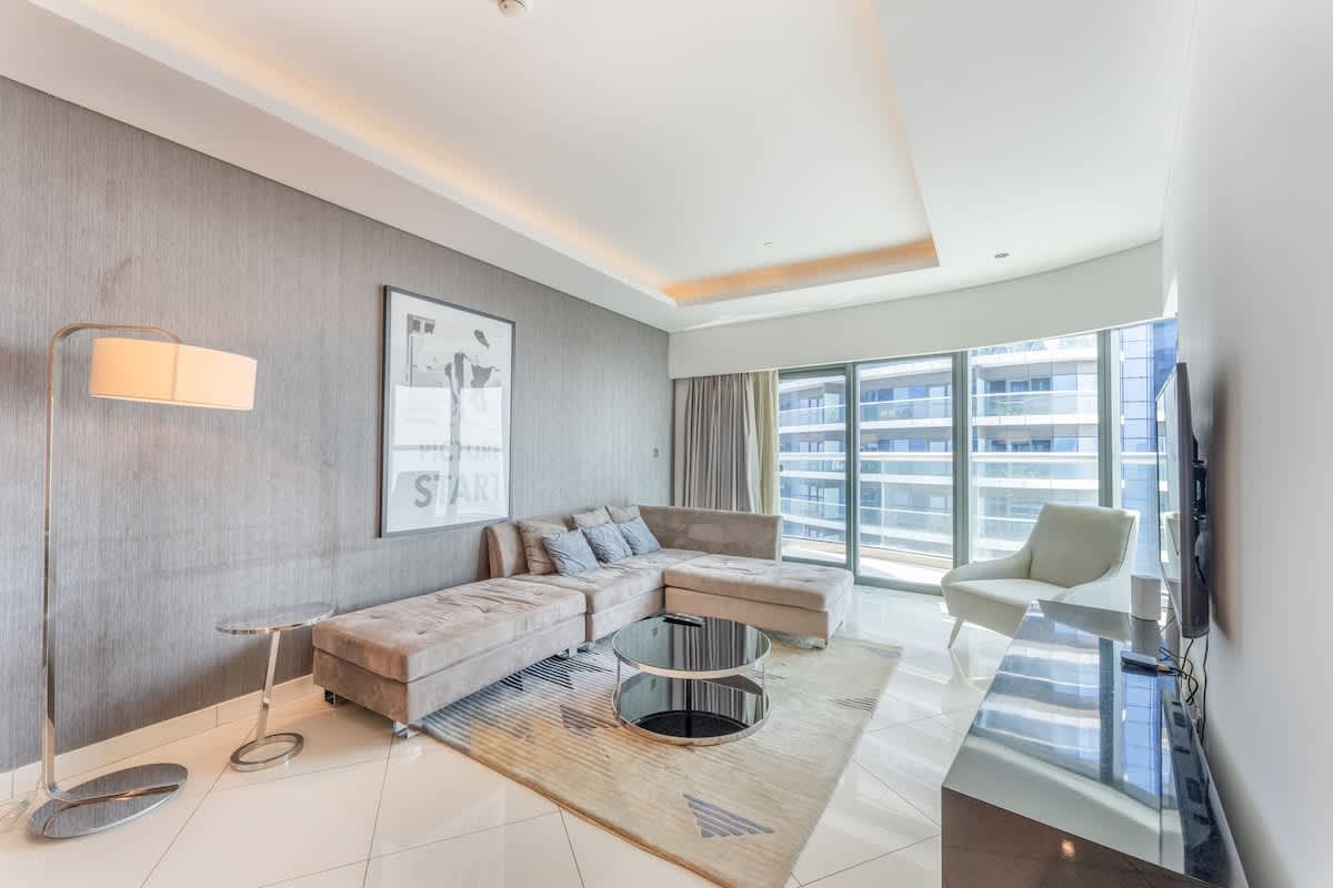 Luxury 3BR Apartment with Pool & Gym in Dubai - Image 2