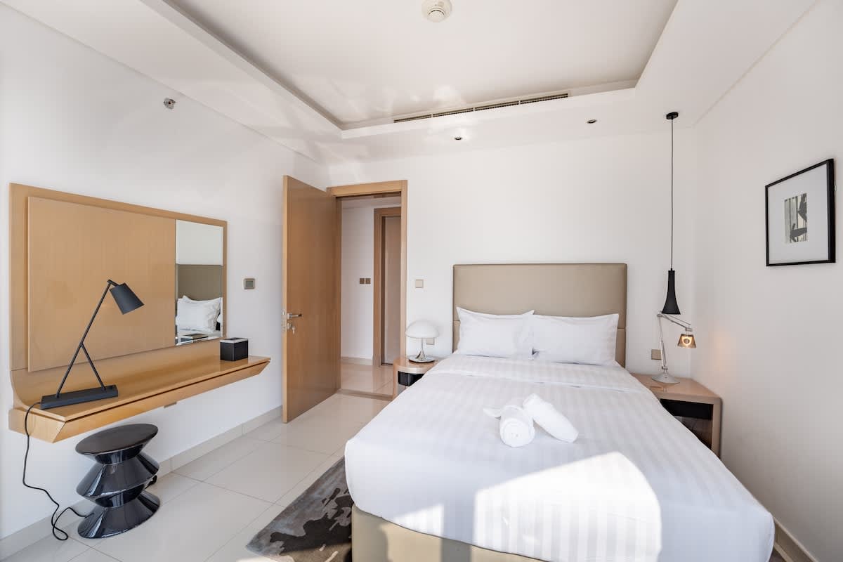 Luxury 3BR Apartment with Pool & Gym in Dubai - Image 20