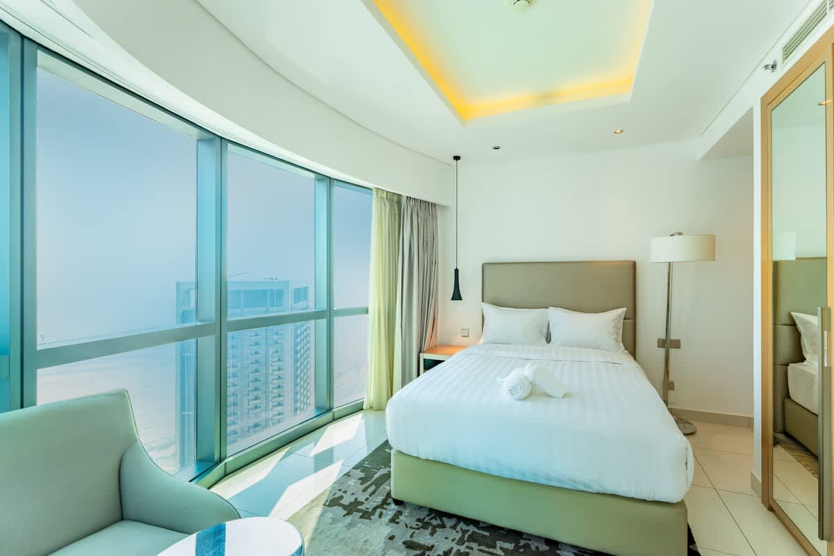Luxury 3BR Apartment with Pool & Gym in Dubai - Image 19