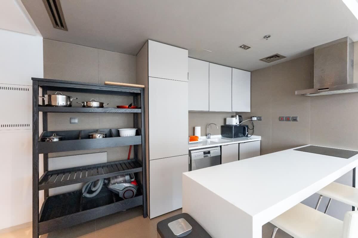 West Avenue: Stylish 1BR near Dubai Attractions - Image 21