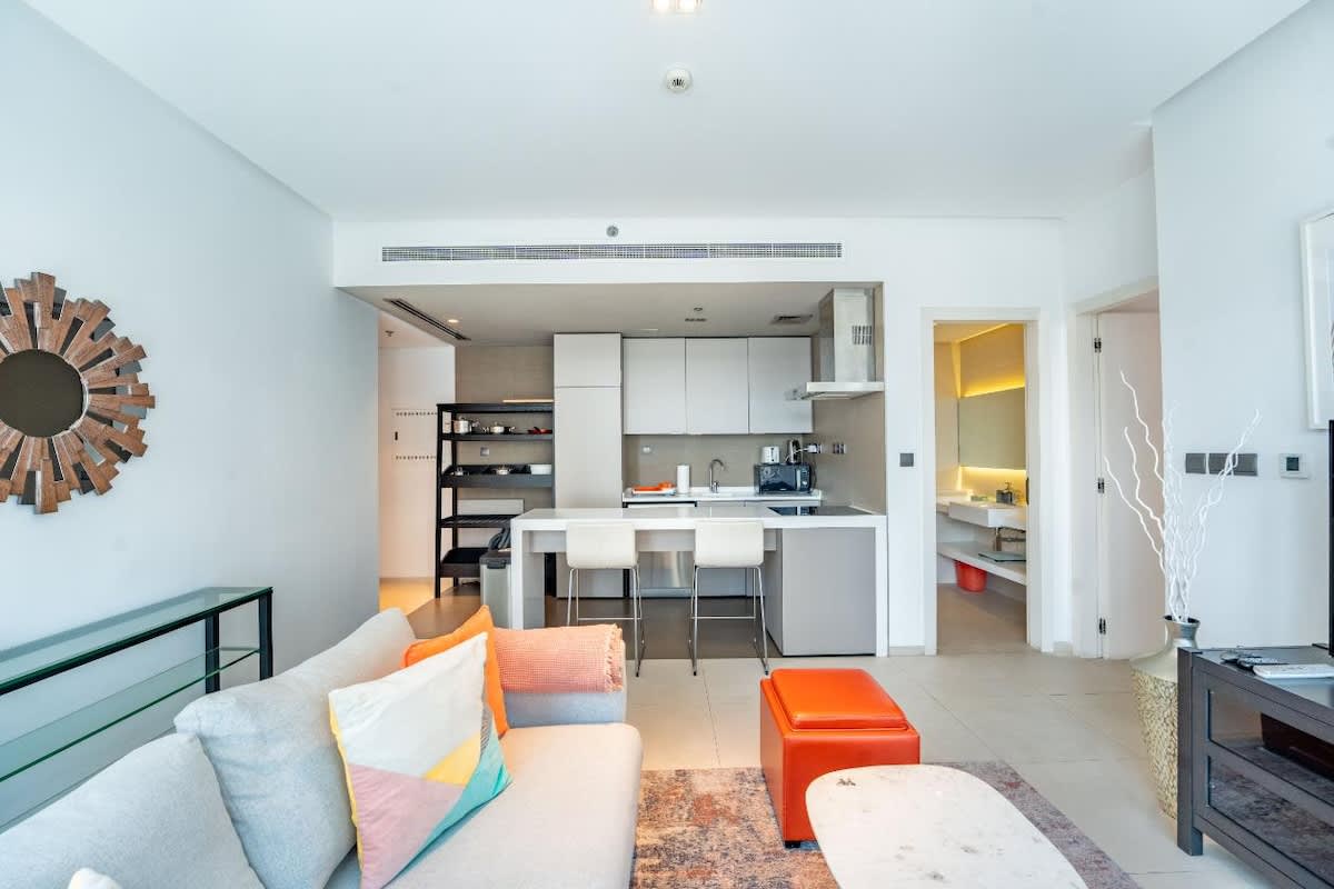 West Avenue: Stylish 1BR near Dubai Attractions - Image 20