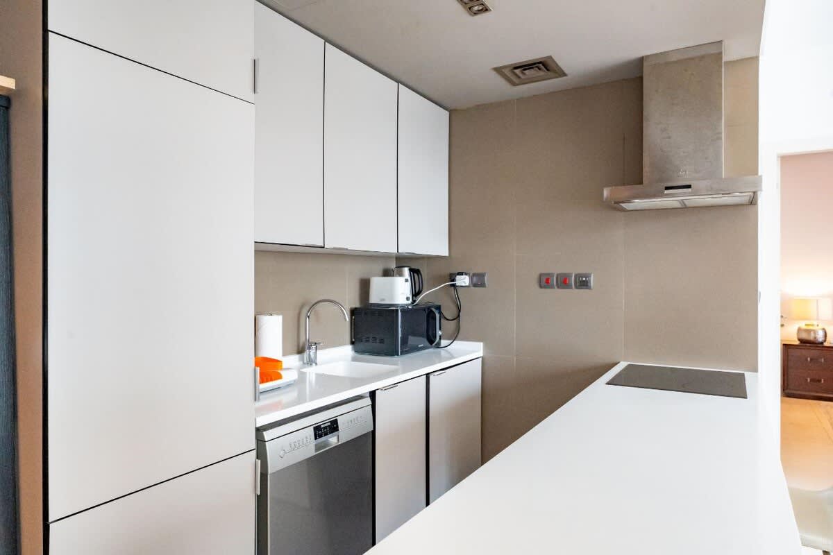 West Avenue: Stylish 1BR near Dubai Attractions - Image 22