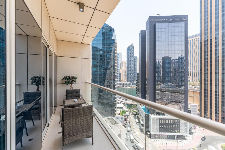 West Avenue: Stylish 1BR near Dubai Attractions - Image 3