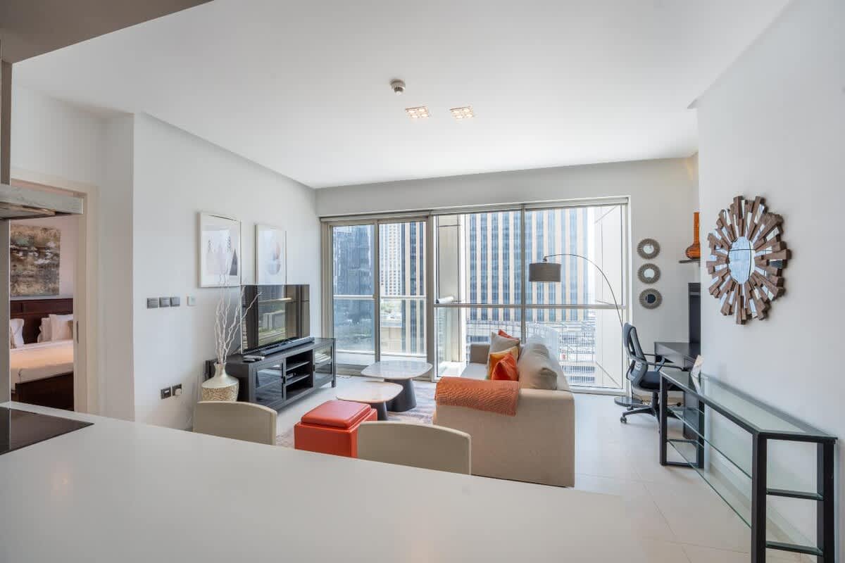 West Avenue: Stylish 1BR near Dubai Attractions - Image 1