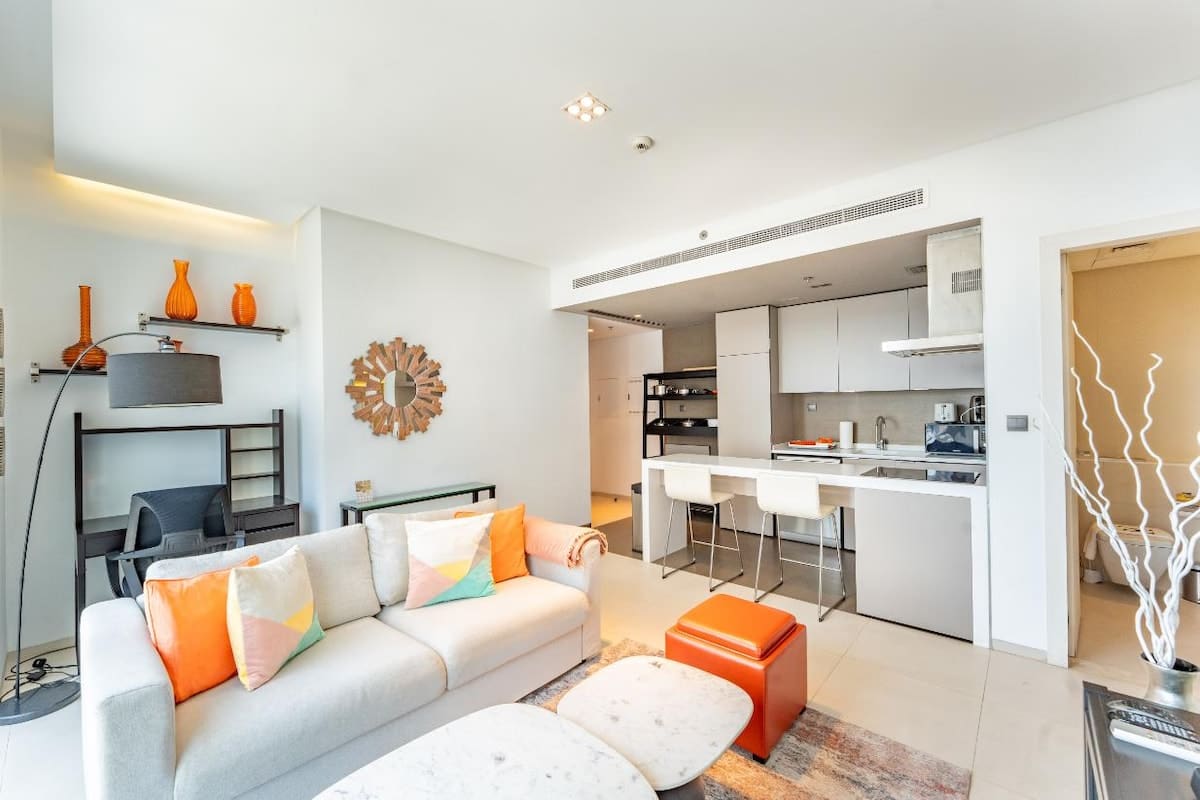 West Avenue: Stylish 1BR near Dubai Attractions - Image 17