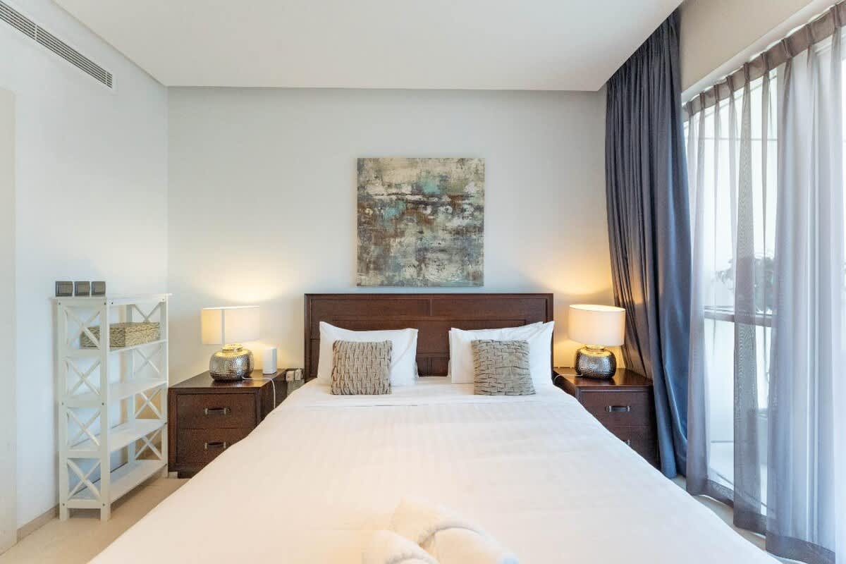 West Avenue: Stylish 1BR near Dubai Attractions - Image 2