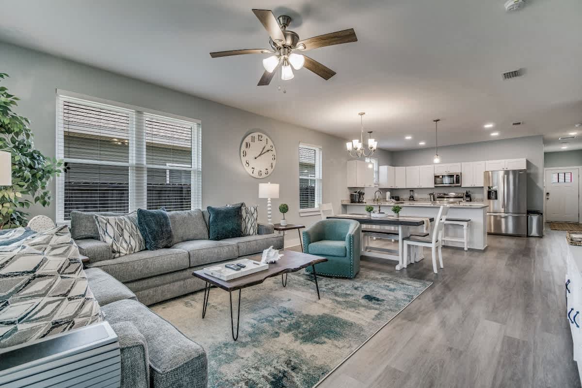 Sunny Daze 5 Minutes From the Beach