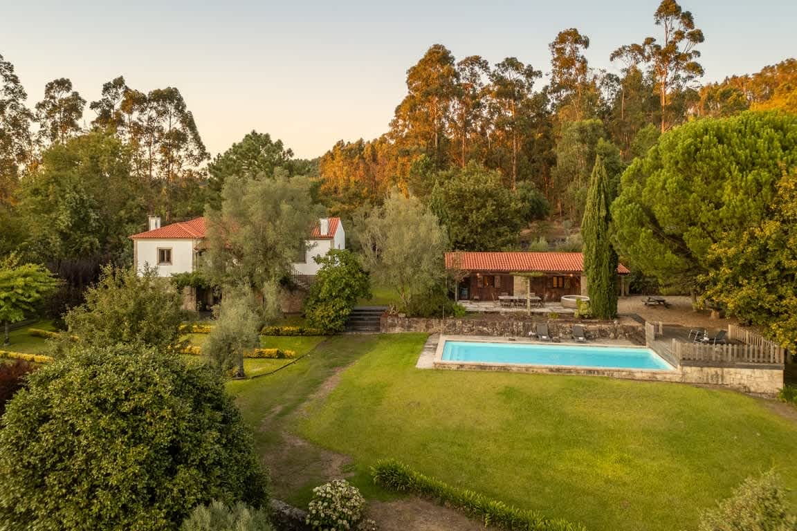 São Julião Retreat | Pool, Jacuzzi & Garden Escape