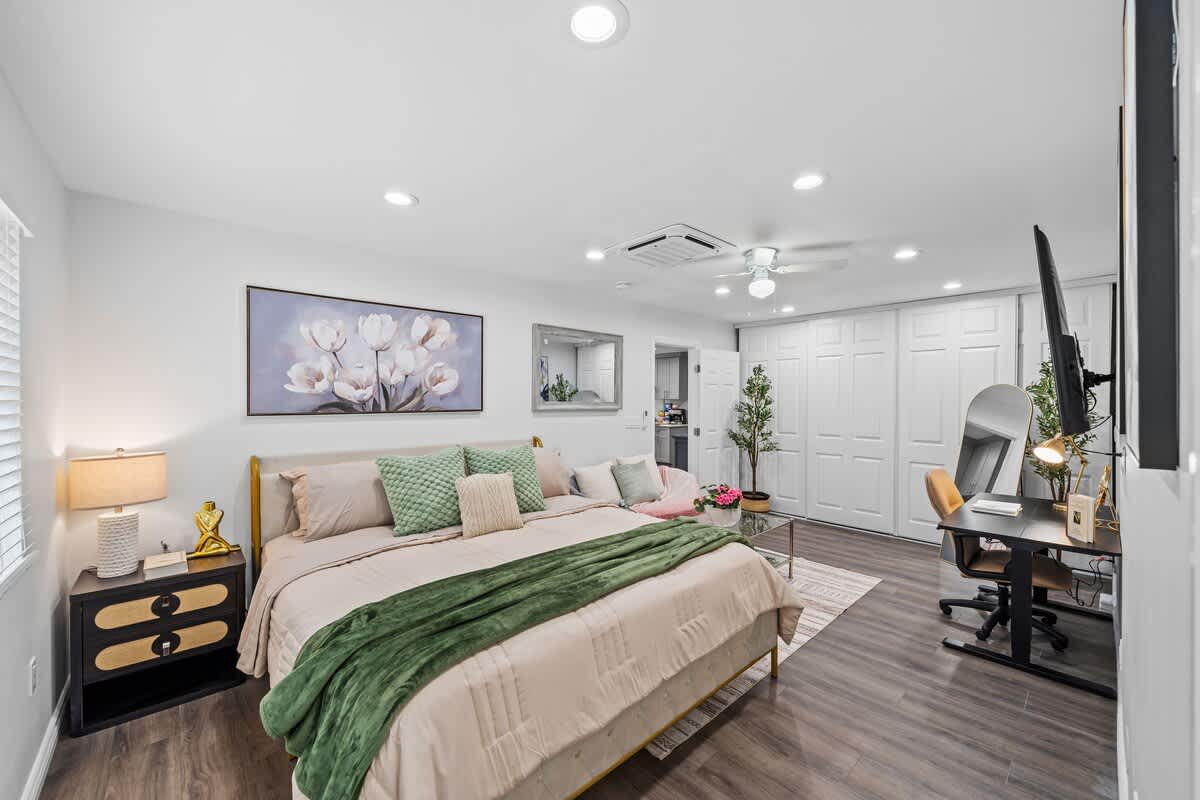 3-Bed 3-Bath, Gated Yard, King Bed, Prime Location — San Diego, CA — vacation rental