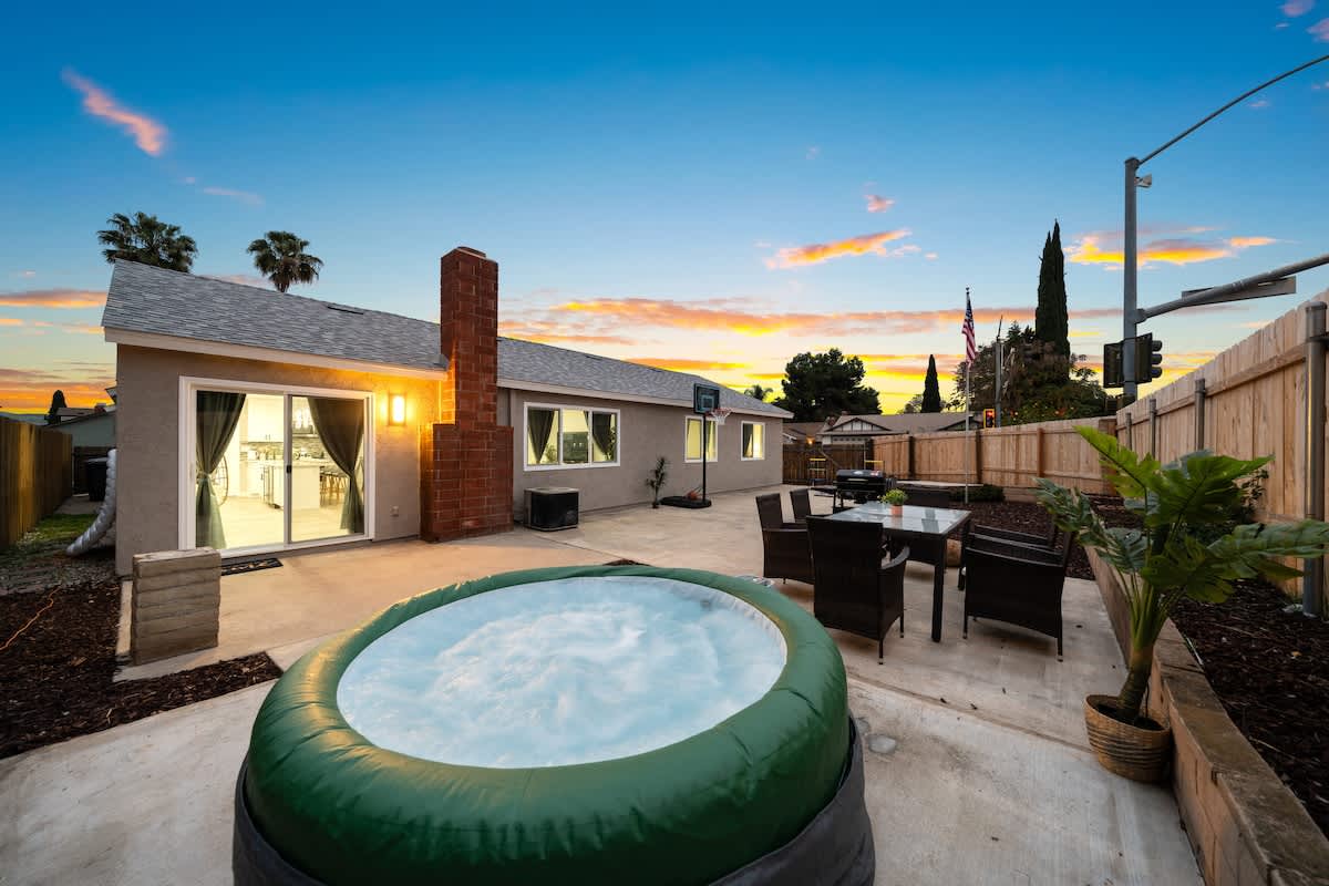 3BR/2Bth - Home w Garage, Hot Tub, King Bed, Yard — Spring Valley, CA — vacation rental