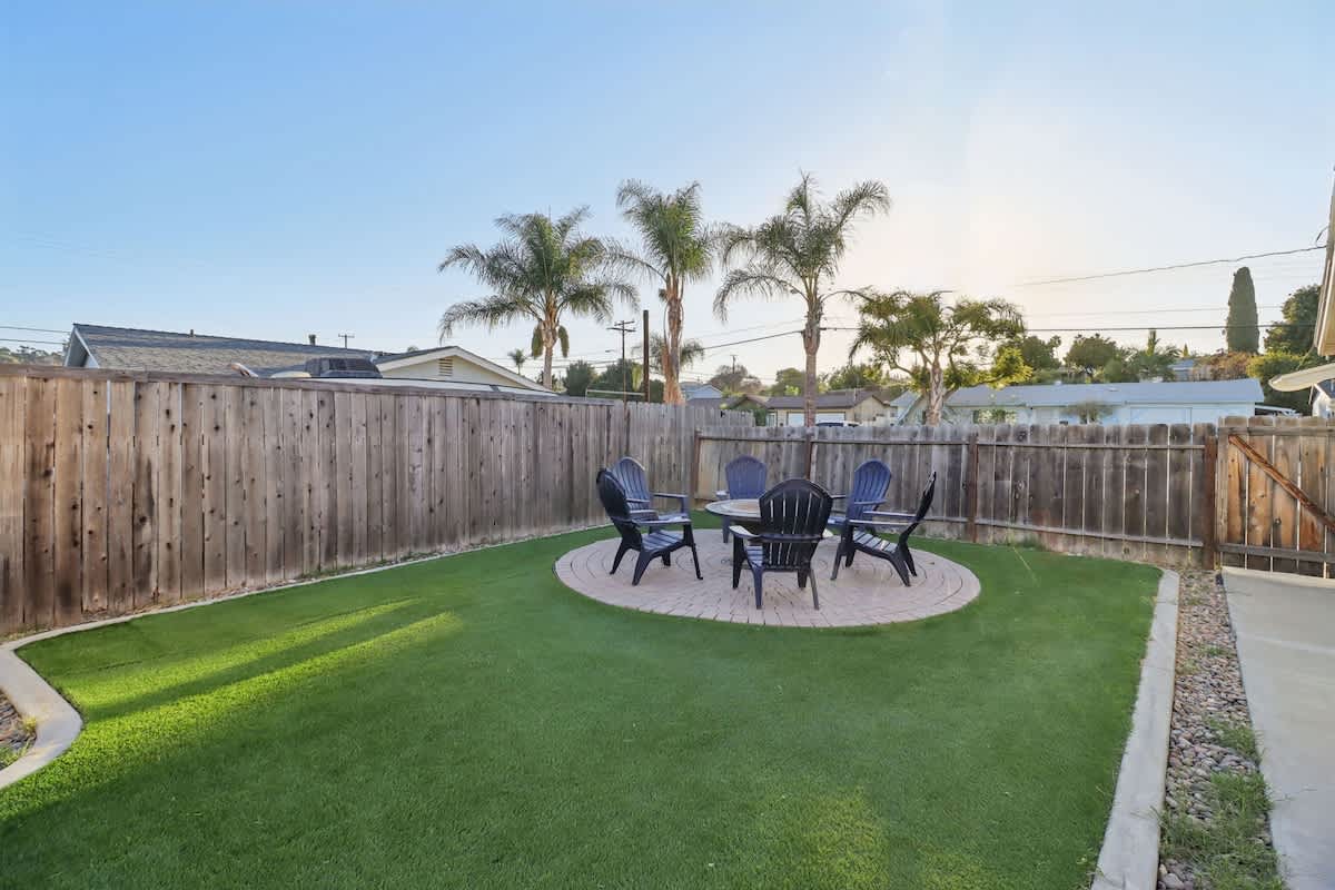 Gated Yard, King Bed, 2 Living Rooms, Ranch Style — Spring Valley, CA — vacation rental