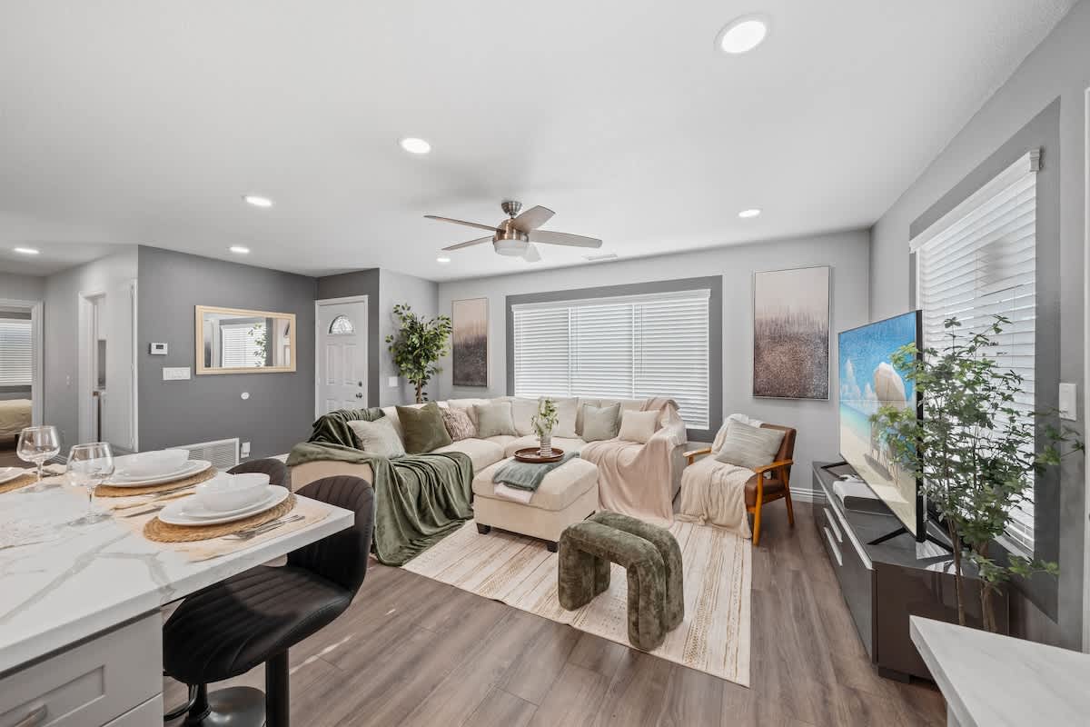 4BR/3Bth, King Bed, Gated Yard, Parking, Ranch — San Diego, CA — vacation rental