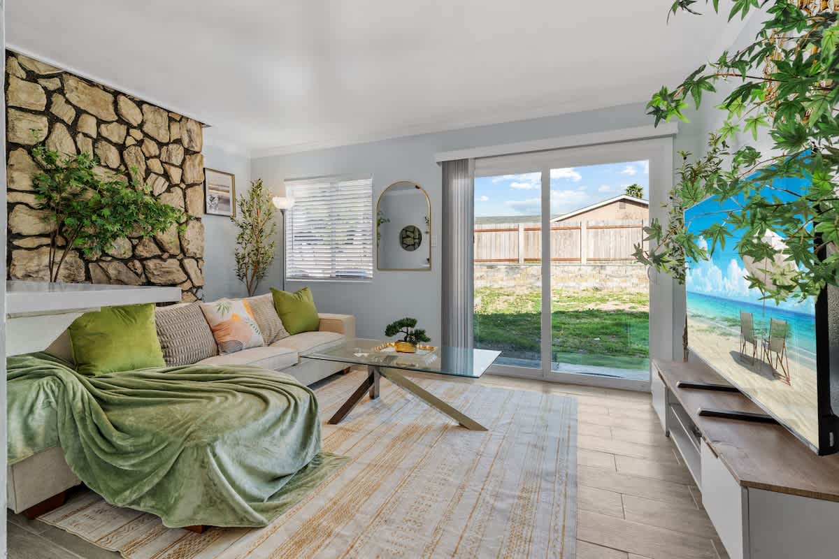 5-BR, 3-Bath, Garage, Yard, King Bed in Mira Mesa — San Diego, CA — vacation rental