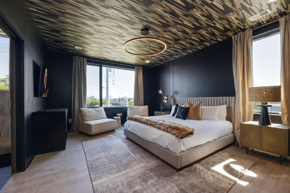 Enchant - Stunning City Views - Modern Luxe 3