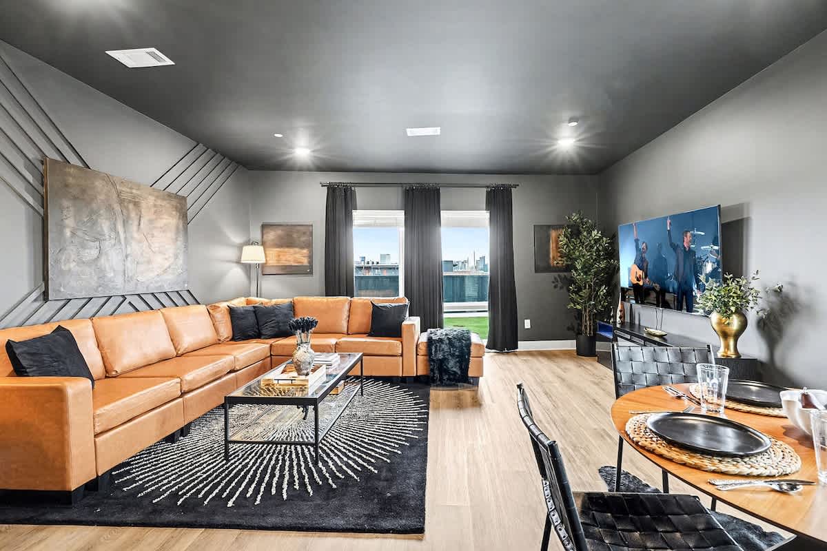 Sunset-Expansive Patio & Hot Tub-Mins to Broadway