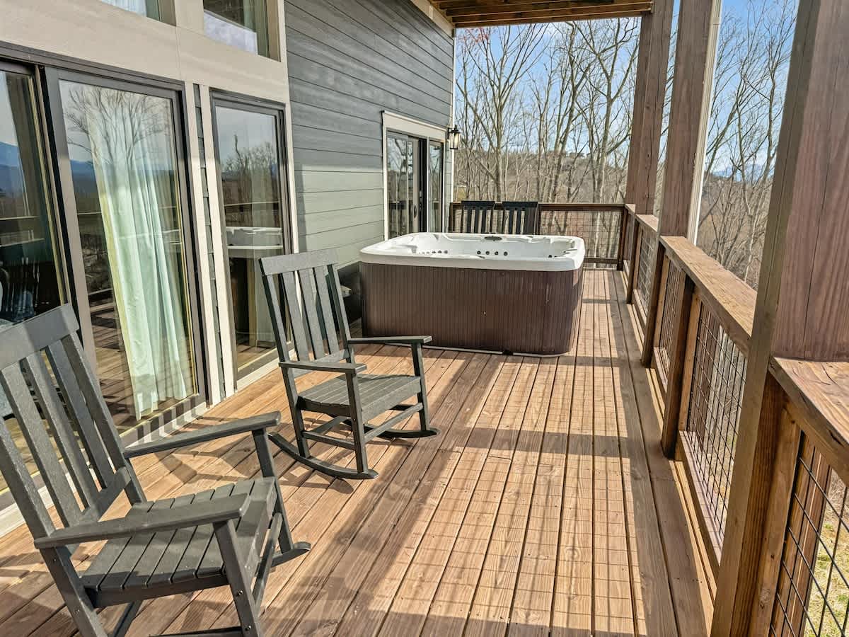 Porch | Photo 3