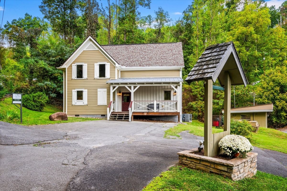 Cozy Creek Cottage 4