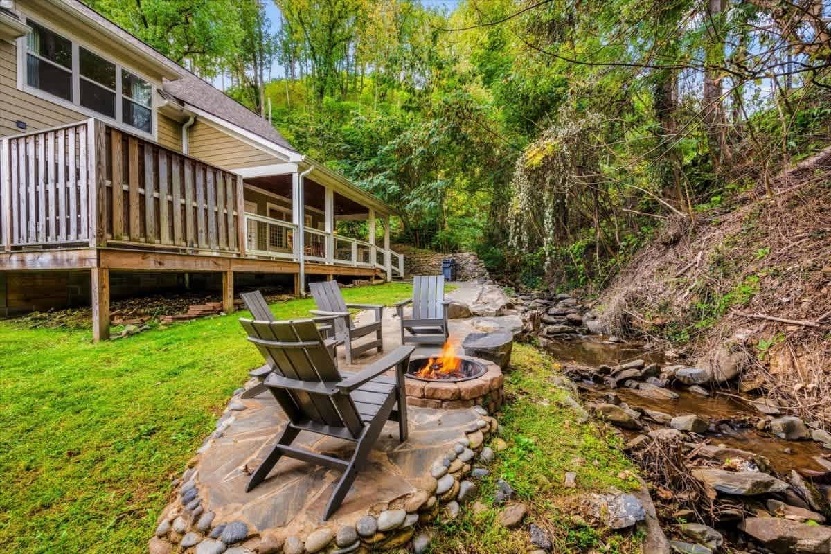 Cozy Creek Cottage 2