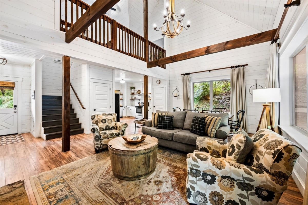 Cozy Creek Cottage 10