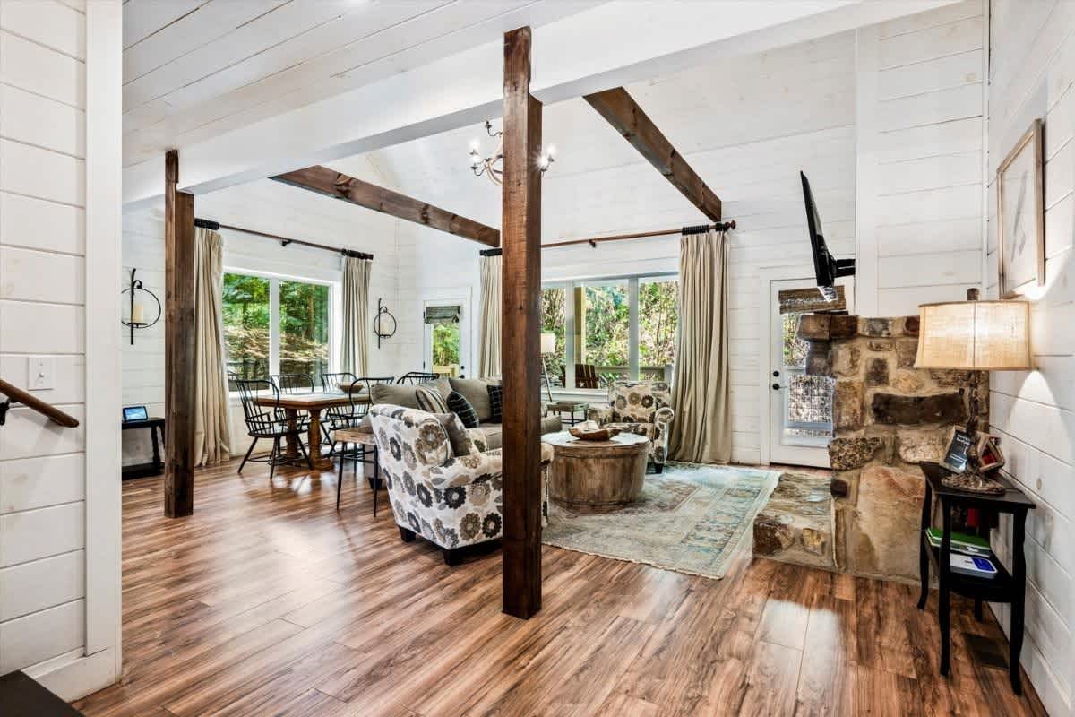 Cozy Creek Cottage 7