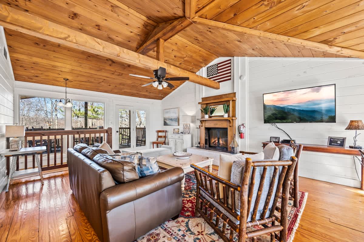 Mountain Laurel House 8