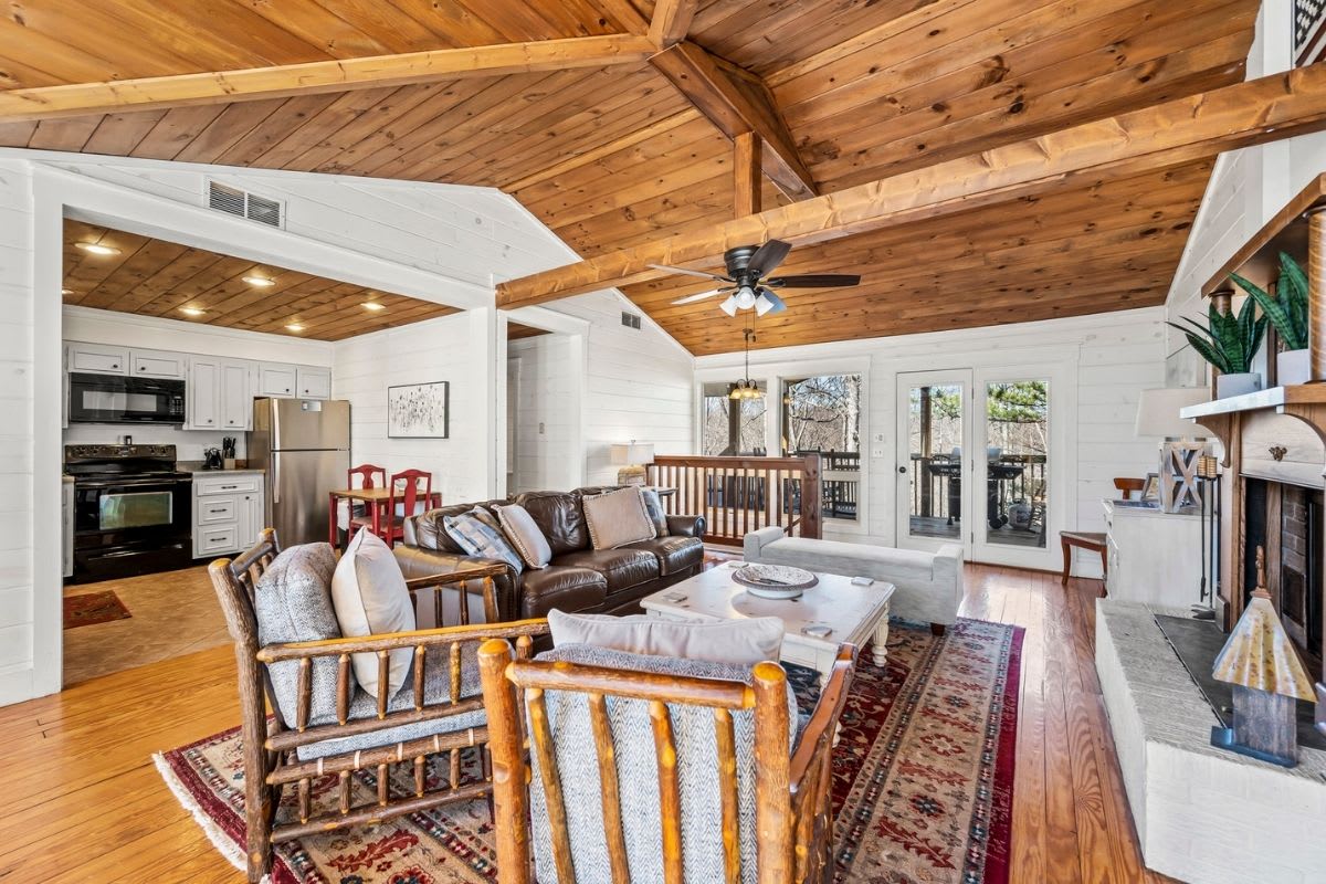 Mountain Laurel House 9