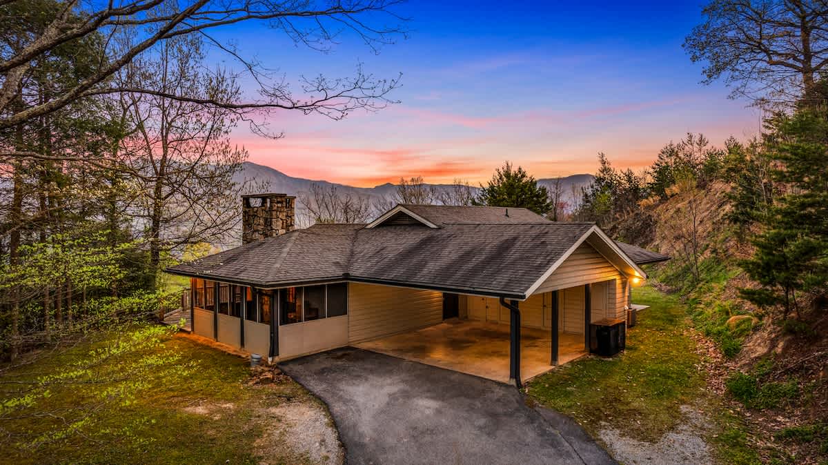 Smoky Mountain Cottage 2