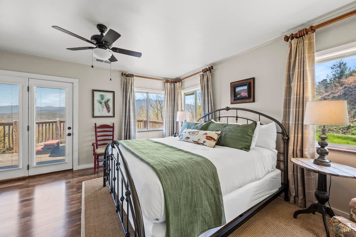 Smoky Mountain Cottage 3