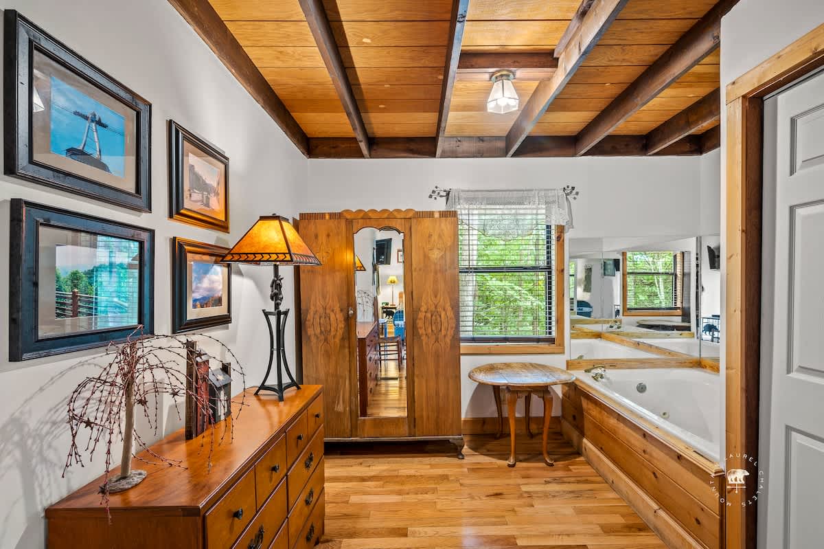 Above Laurelwood | Photo 18