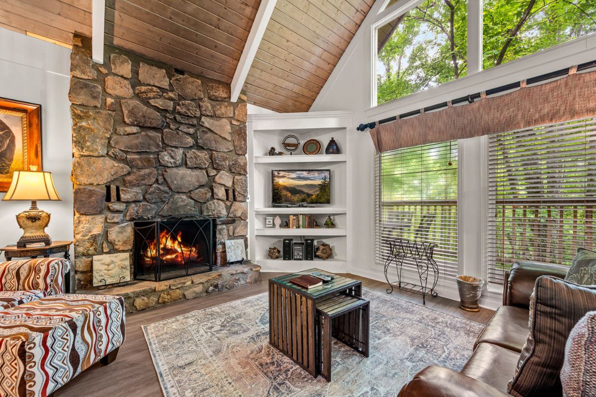 Featured Property Paradise Point 1