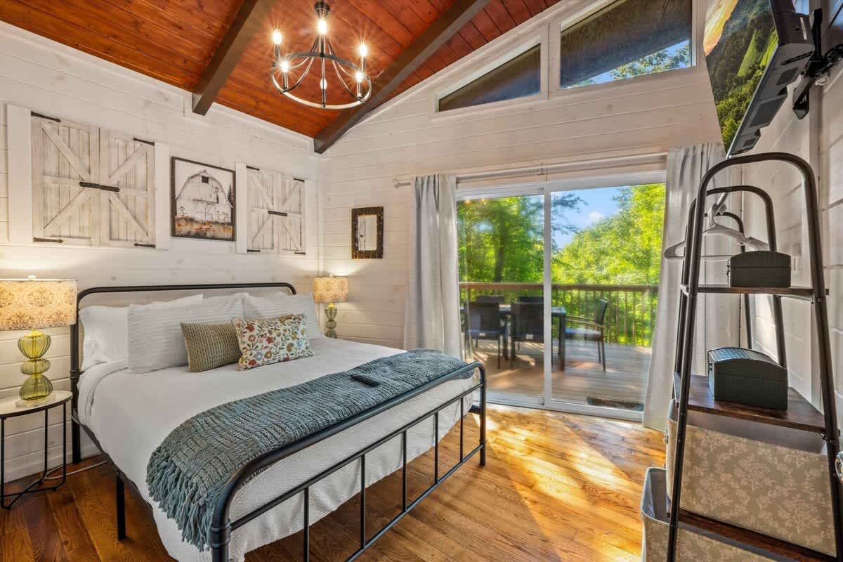 Grand Ole Chalet 2
