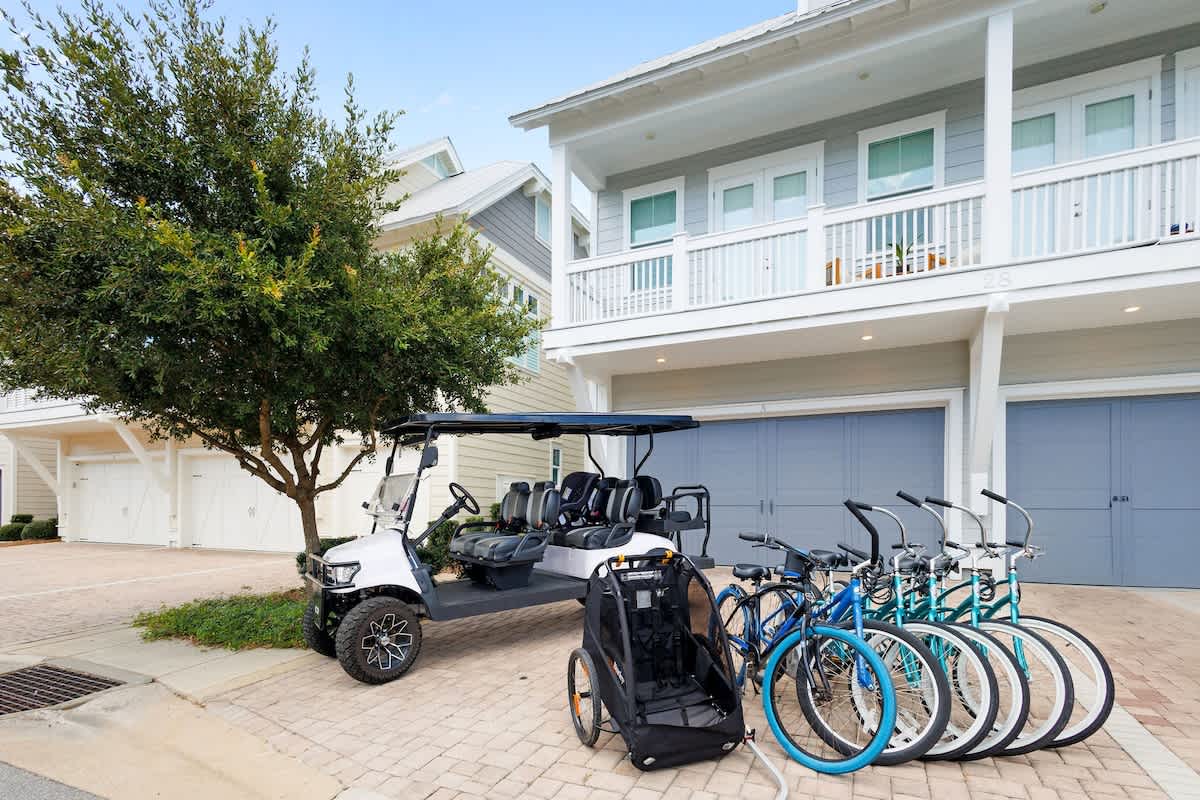 6-seater golf cart & bikes included!