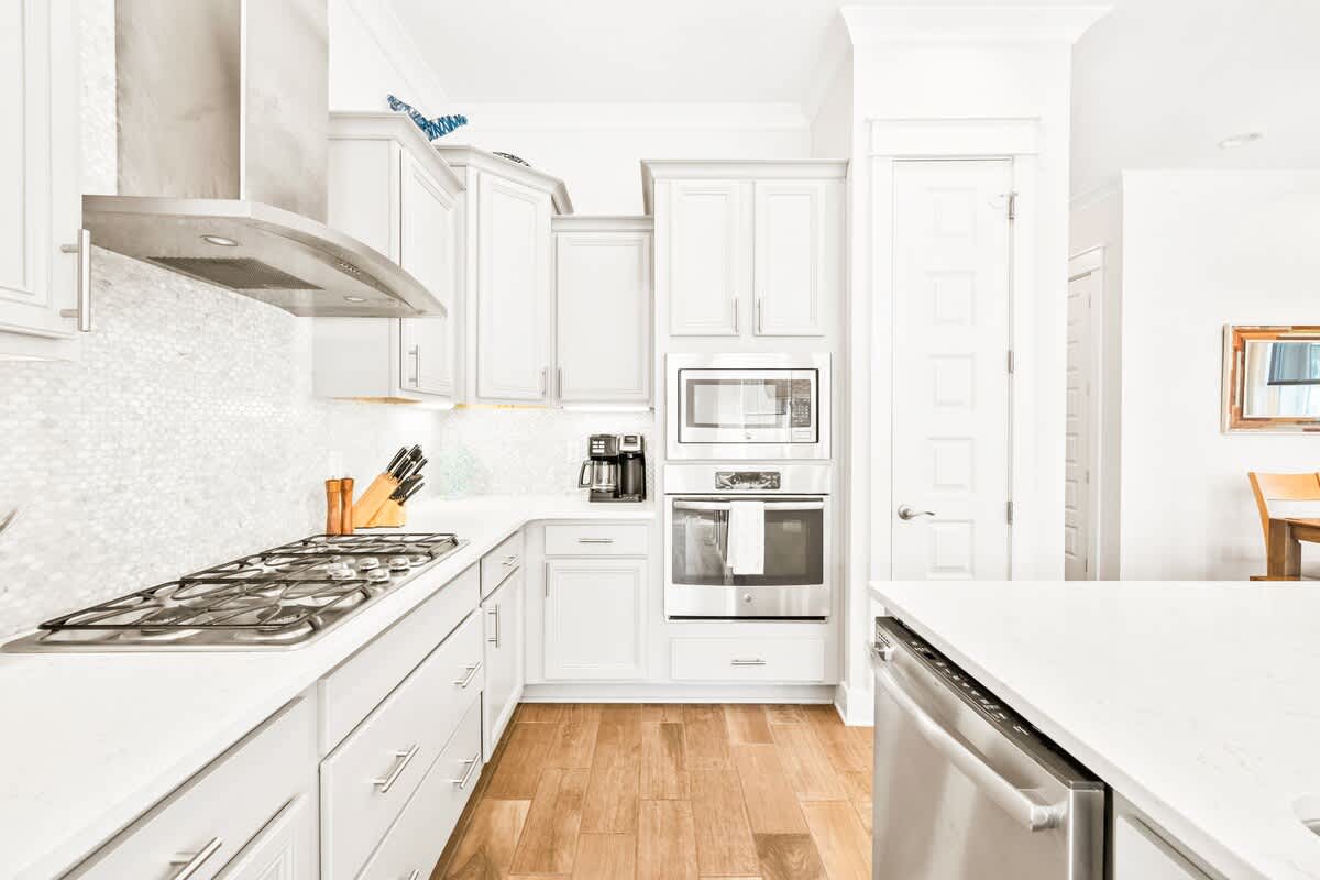 Gourmet kitchen is perfect for cooking!
