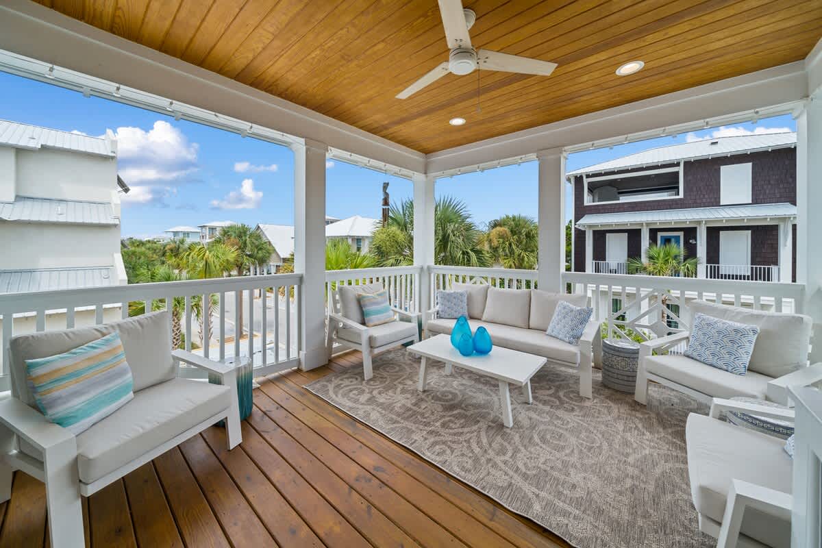Second floor deck perfect for watching the sunset!