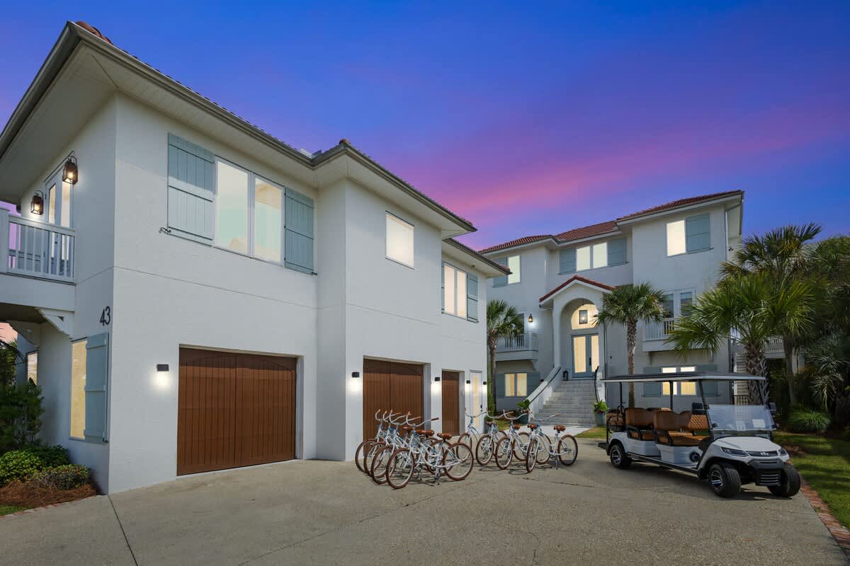 Welcome to 'Casa Bella' by Stay on 30a! Casa Bella includes 8 adult bikes and a 6 seater golf cart.
