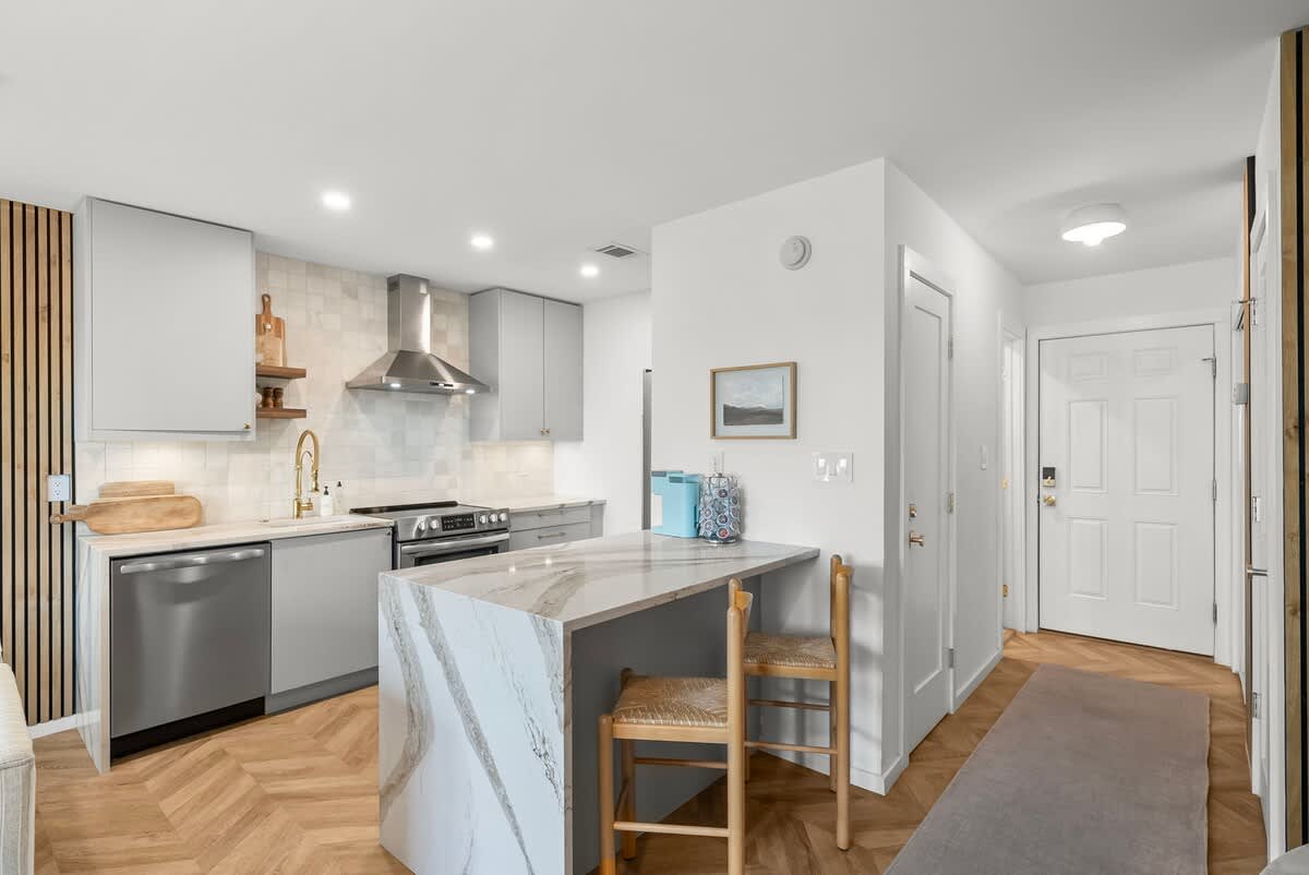 Studio features a fully stocked kitchen & island seating for 2.
