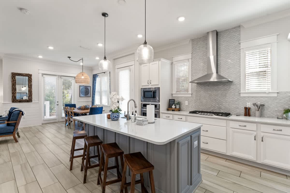 Large gourmet kitchen.
