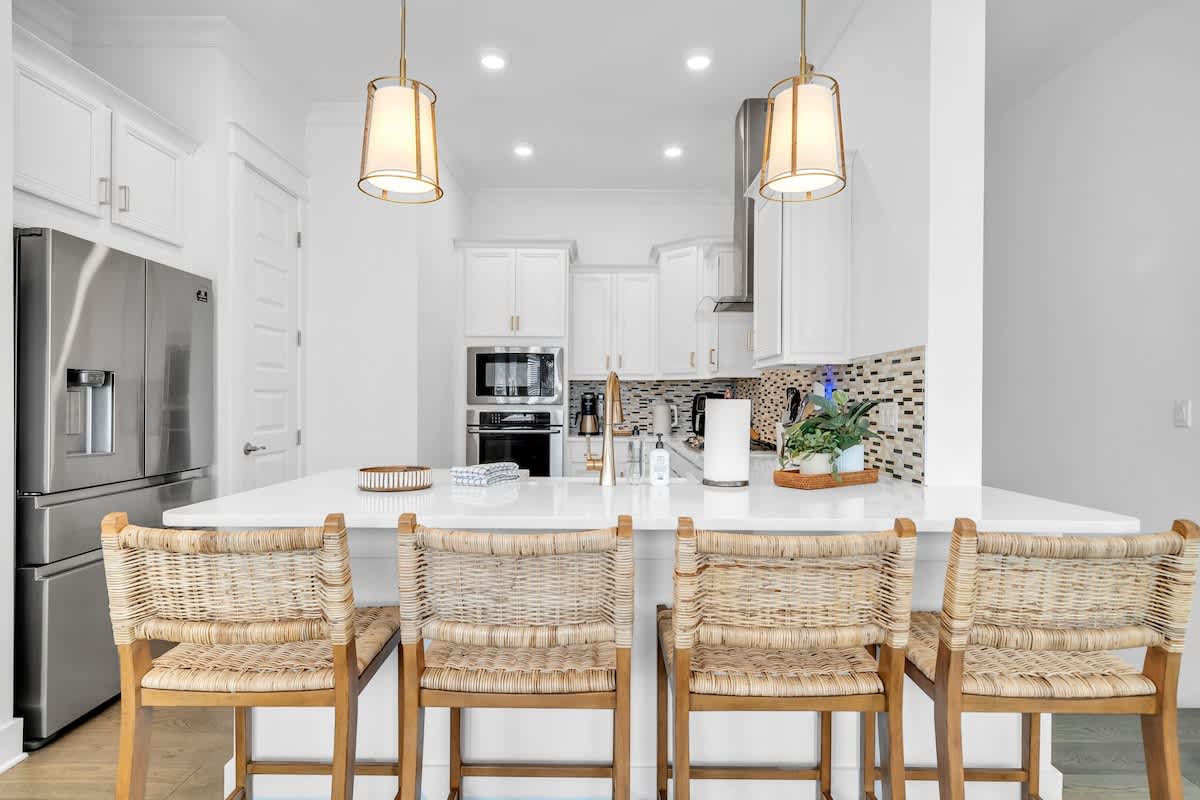 Enjoy the fully stocked gourmet kitchen!