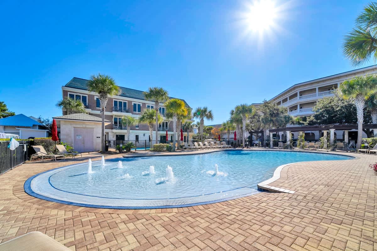 Large zero-entry pool available year-round and heated during cooler months! Whirlpool available.