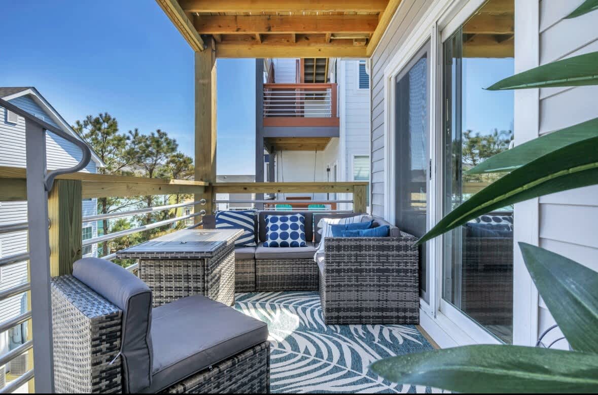 Steps to Tiki Bar & Beach! 5-Star Reviews-Elevator — interior 4