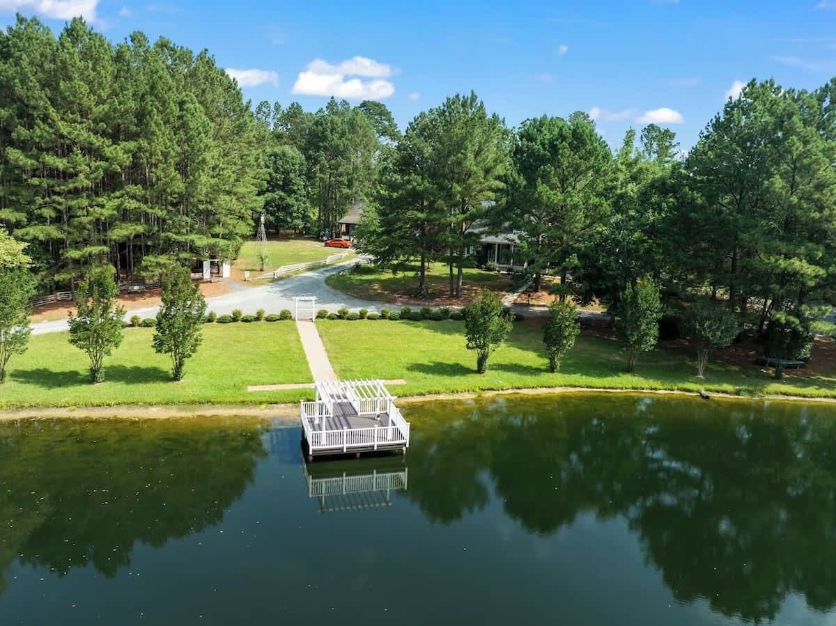 20 Acre Retreat Near Apex-Rentable Event Venue — interior 4