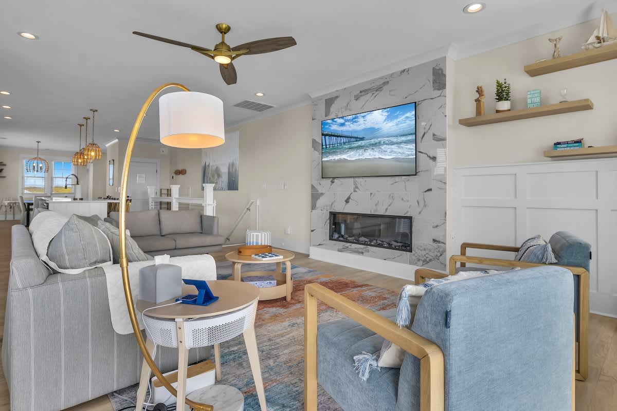 NEW 5BR Suite | Steps to Beach w/Parking/Elevator! — interior 2