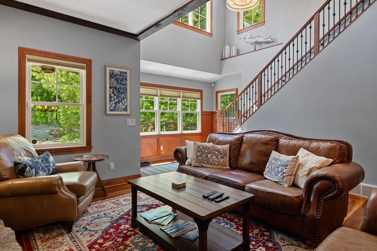 Rich, comfortable furnishings define the Moose Lodge’s living spaces.