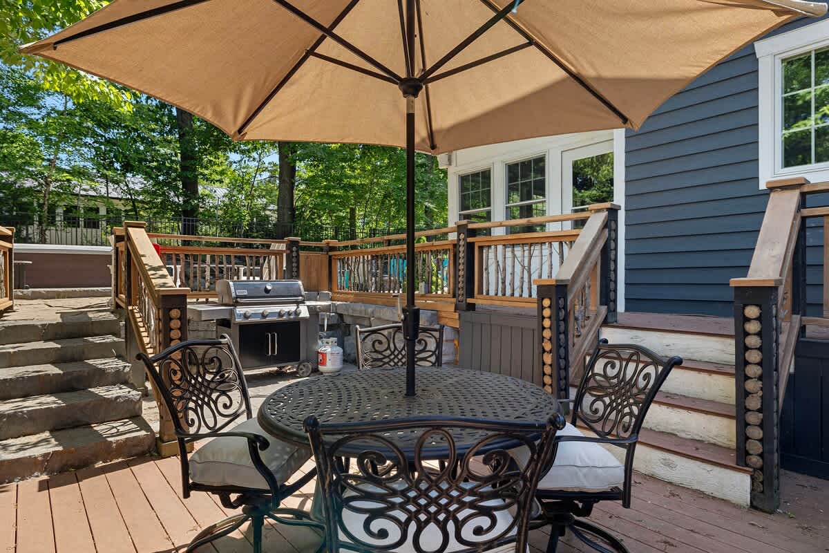 Dine alfresco on the BBQ deck.