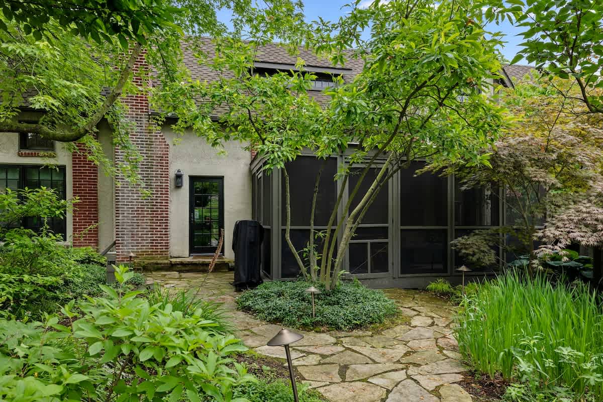An awesome entryway for an awesome vacation home. Indeed, indeed.